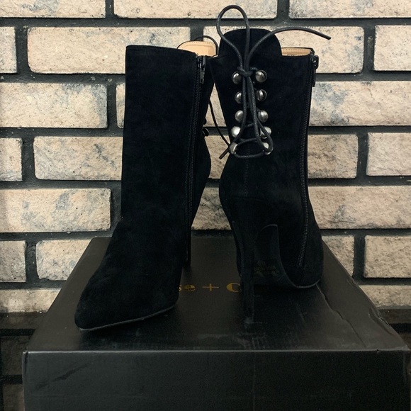 Women’s black boots - Picture 2 of 3